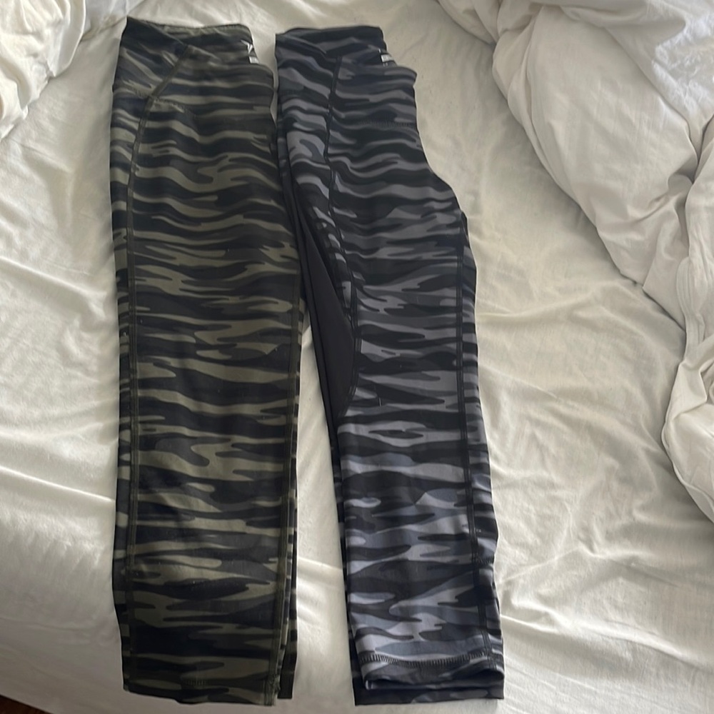 Old navy workout capri leggings green and black camo 2 pairs